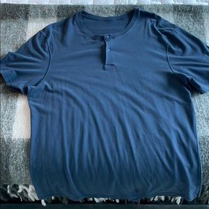 Lululemon basic Henley T- mens